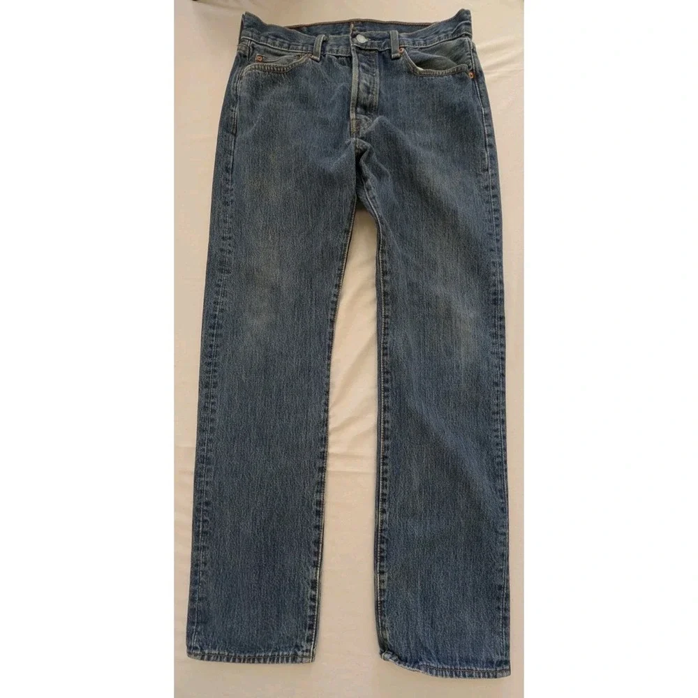 Levi's 501 Jeans Men's Button Fly Size 32x34 Light Wash Denim Straight Leg Fit